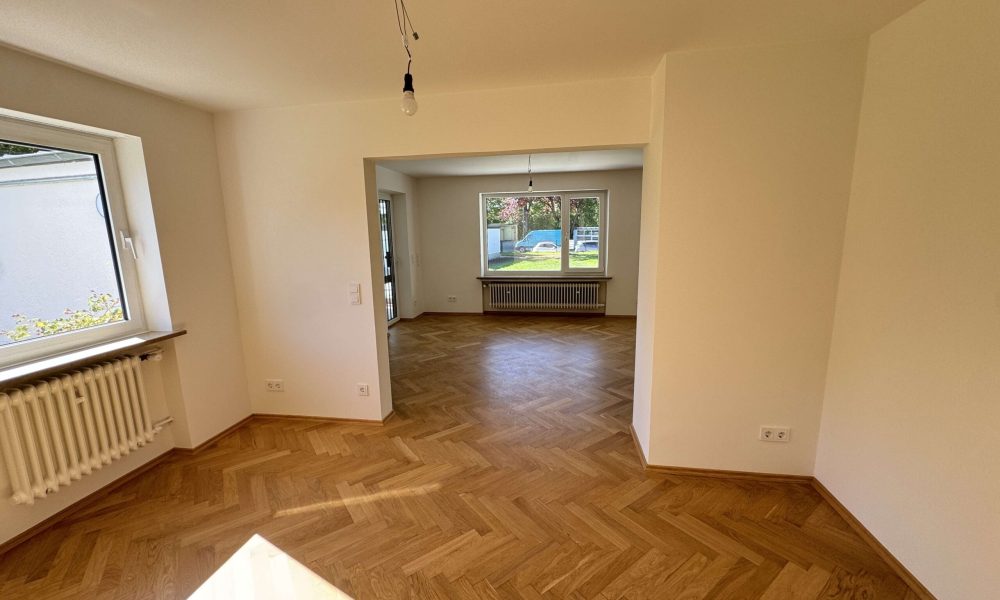 SEEBAUER | Großes saniertes Haus für Familien – 2 Garagen, Wallbox - Photo 1